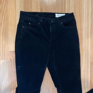 Vince Camaro rich black very fine corduroy skinny jeans .HEW size 27/4